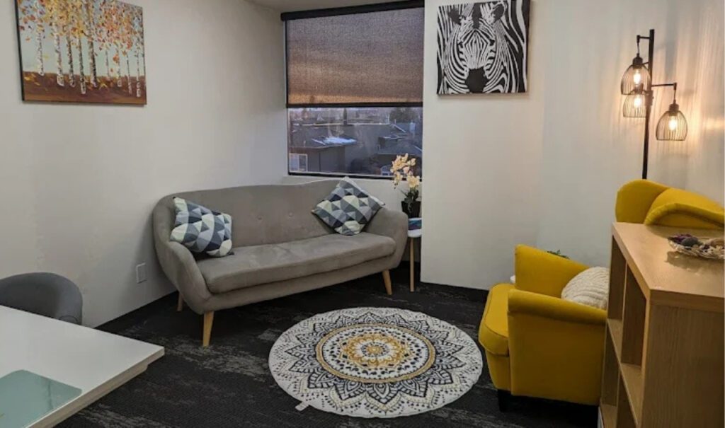 an empty therapy room at Innerlogue